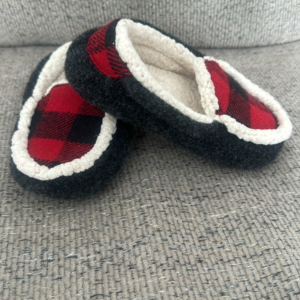 Toddler Dearfoams Toddler slippers. Great condition!! - Picture 2 of 3